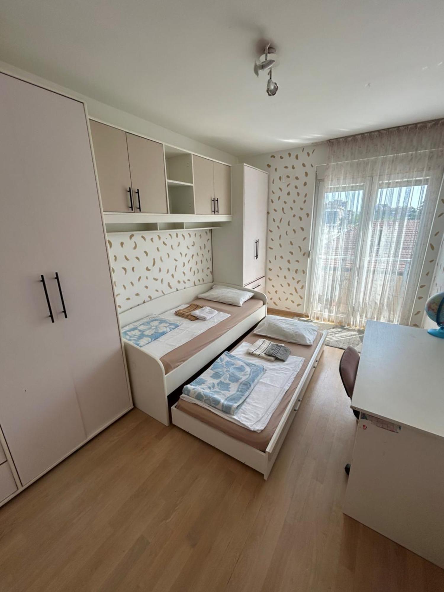 Ana'S 2 Bedrooms Lovely Flat Podgorica Exteriör bild